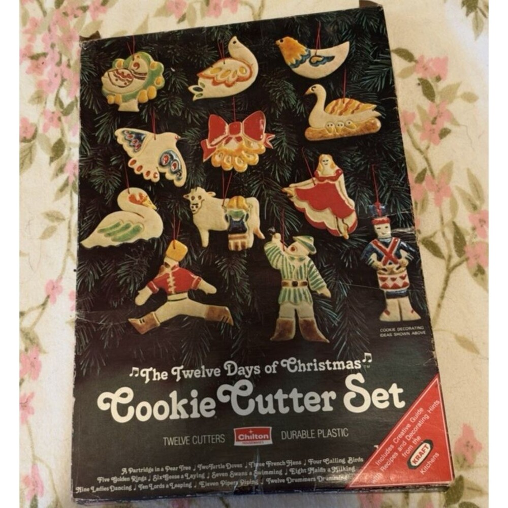 Vintage 1978 Chilton "The Twelve Days of Christmas" Cookie Cutter Set w/ Recipes
